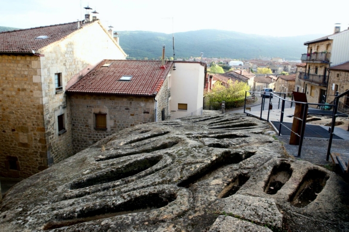 Necrópolis en el centro del pueblo de Remugiel de la Sierra (Burgos)