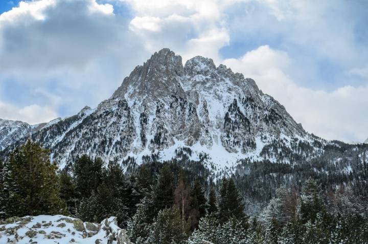 Así es el entorno del Parque Nacional de los Encantats y Lago San Maurici.