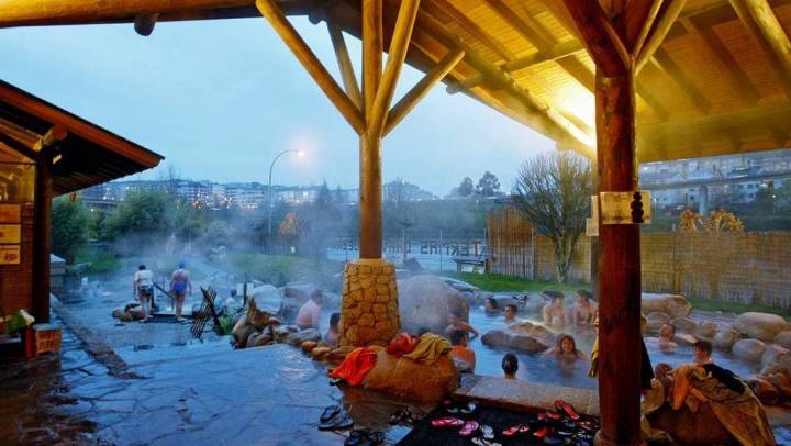 ¿Qué tal un bañito en aguas a 63 ºC? Foto: Termas de A Chavasqueira.