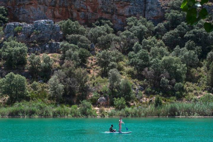 'Paddle Surf' en la Laguna de San Pedro, en el parque natural de las Lagunas de Ruidera