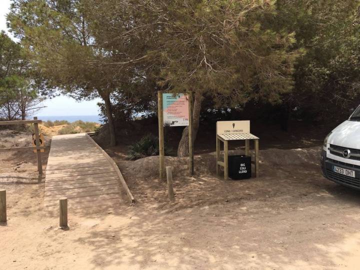 La campaña Stop Colillas y la futura prohibición de fumar pretenden liberar las playas de las colillas.