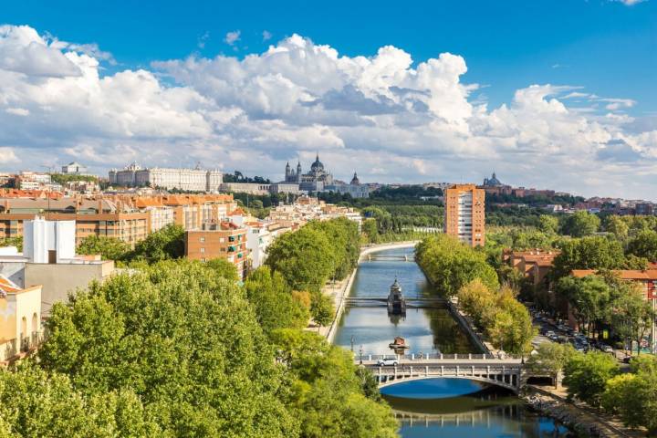 El río Manzanares recorre Madrid Río.