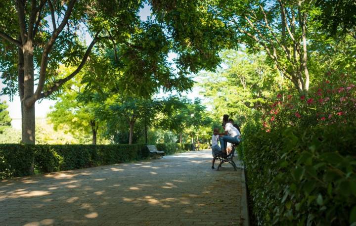 Parques de Zaragoza: Parque Bruil (familias en el parque)