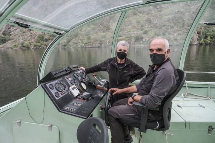 Elvira Pereña y Manolo Pérez Sevilla llevan más de 27 años recorriendo este tramo del Duero.