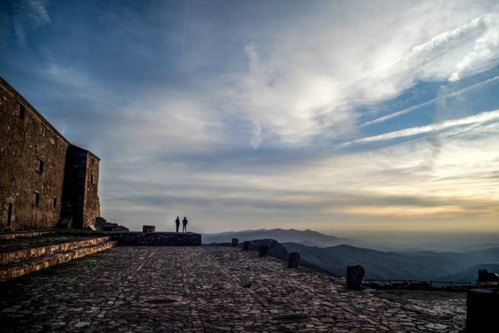 A casi 1.800 metros de altura, la Peña de Francia se convierte en un mirador perfecto.