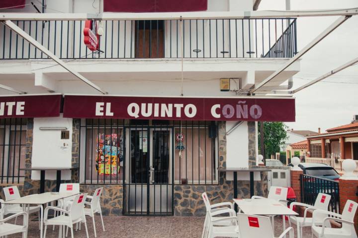 Un sitio estupendo para comer on recomendables cochifrito y caldereta de cabrito.