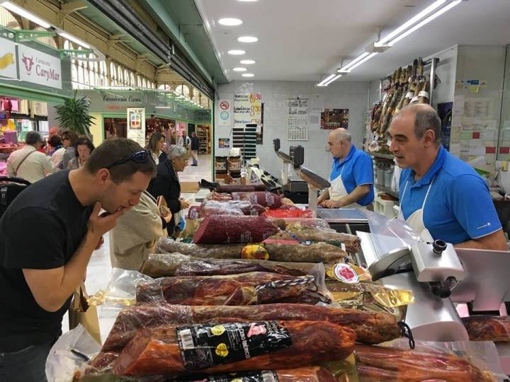 La Boqueria con Arnau Muñío (Barcelona) Arnau con cesta