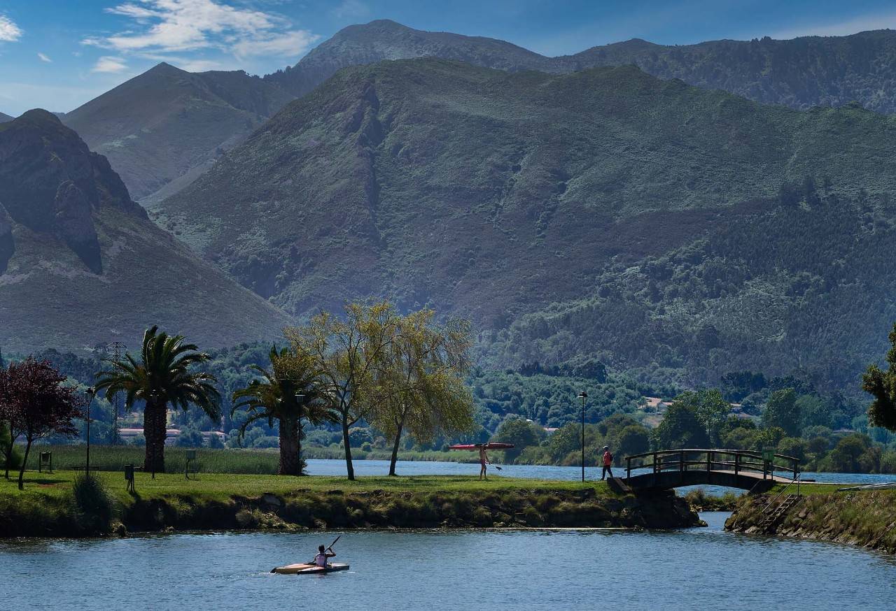 Los encantos de Ribadesella van más allá de sus piraguas.