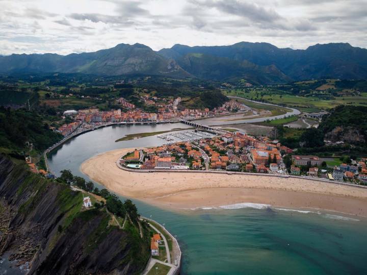 La belleza de Ribadesella desde el aire.