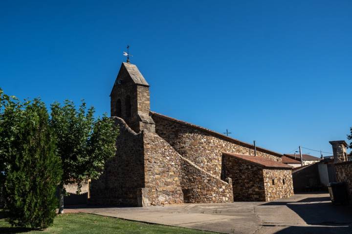 Planes Sierra de la Culebra Zamora iglesia Pumajero perspectiva