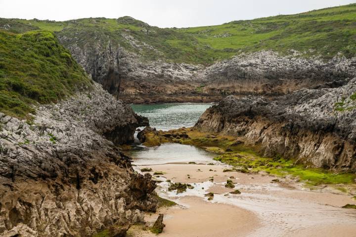 Con marea baja, la playa se une a la Isla Grande.