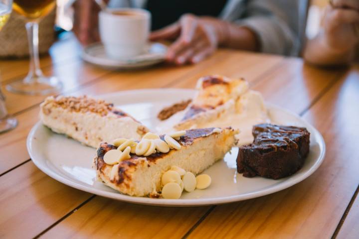 Surtido de postres caseros.