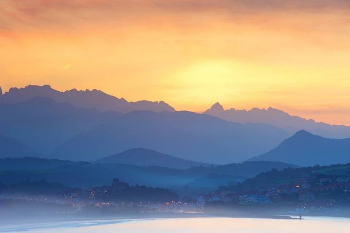 El atardecer visto desde la playa de Merón es un auténtico espectáculo. Foto: Jerónimo Piquero.