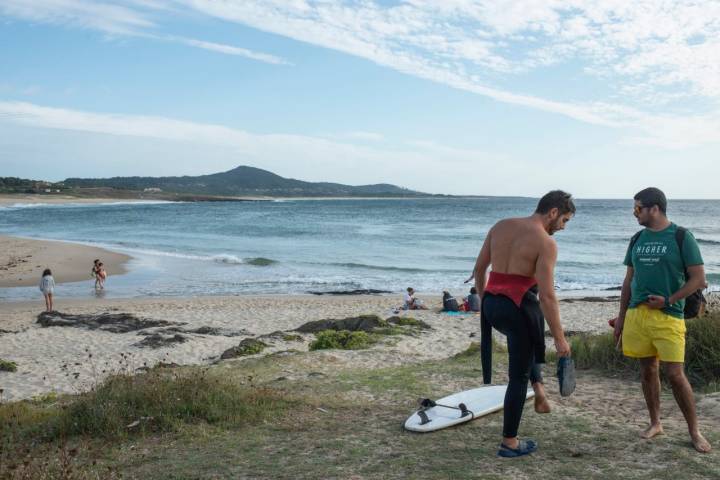 surferos playa rio sieira