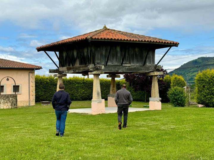 Hórreo bicentenario en el llagar de Valverán