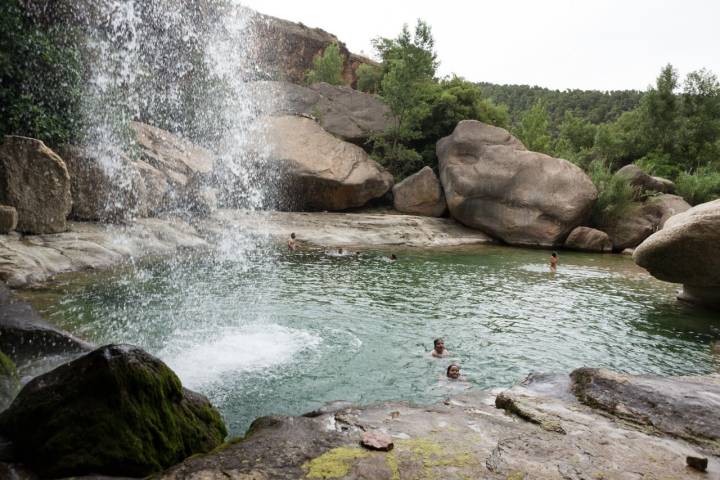 Pozas Comarca del Matarraña familia en El Salt