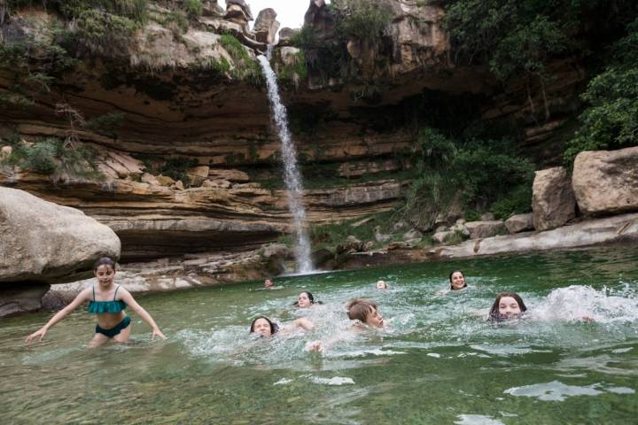 Pozas Comarca del Matarraña niños en El Salt