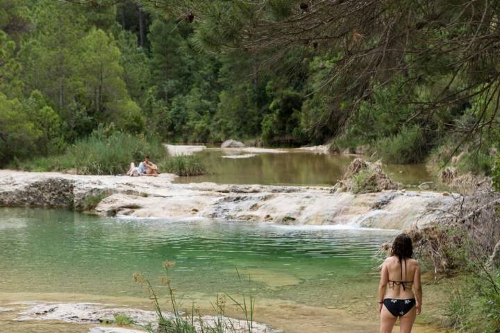 Pozas Comarca del Matarraña bañistas en Las Pesqueras