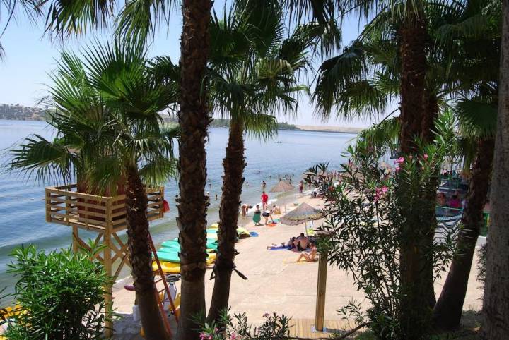 La conocida playa de Orellana. Foto: Turismo de Extremadura.