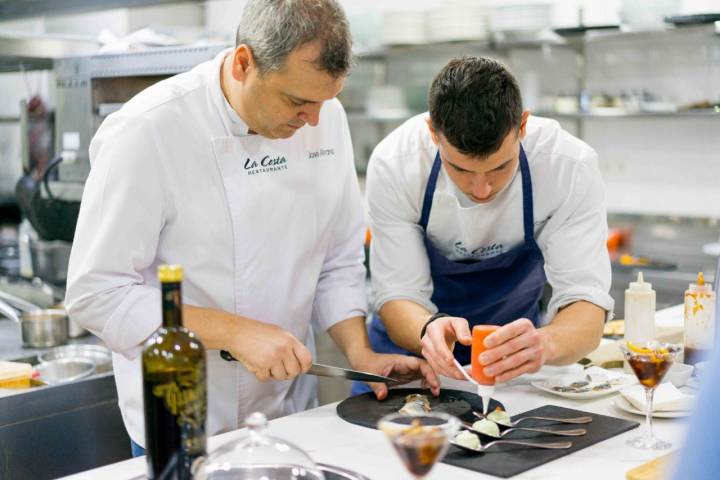 Jose Alvarez en su restaurante de El Ejido, baluarte de la gastronomía almeriense. Foto: Javier Lozano