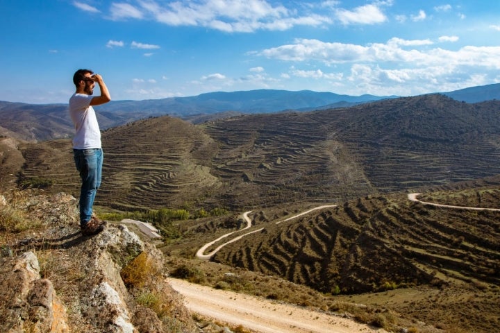 Pueblos abandonados e icnitas ribera Cidacos terrazas cultivos