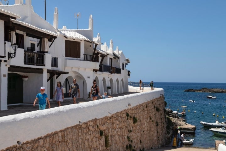 Binibèquer Vell, un pueblo blanco lleno de encanto. Binibèquer Vell, un pueblo blanco lleno de encanto.