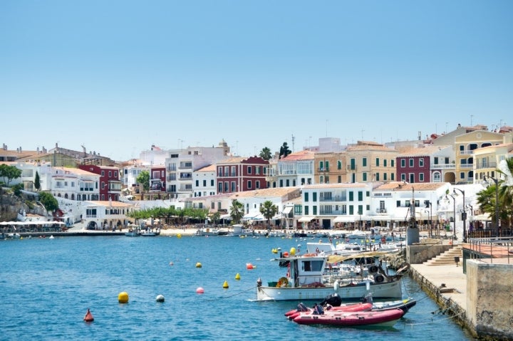 El puerto pesquero de Cales Fonts en Es Castell. El puerto pesquero de Cales Fonts en Es Castell.
