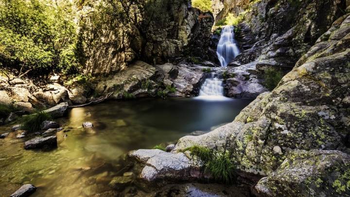 A la cascada del Purgatorio se puede acceder a caballo y en bici (si cargas con ella a veces). Foto: shutterstock.