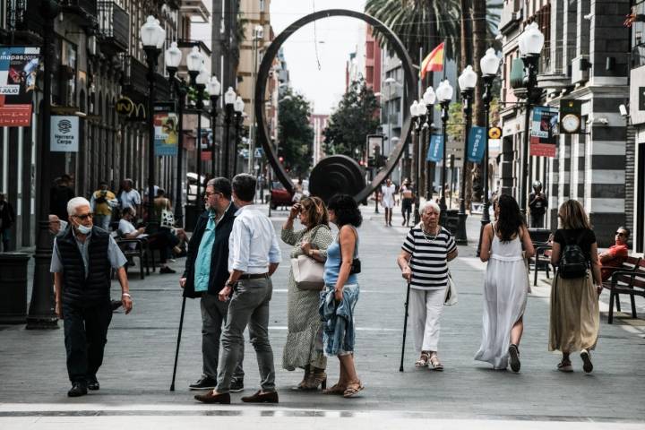 'La espiral de Viento’, de Chirino, en la calle de Triana