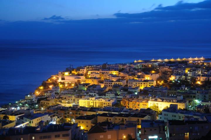 Morro Jable cuando cae la noche. Foto: Agefotostock