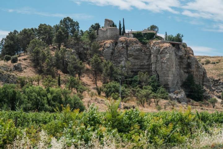 Vista desde la carretera del Castillo de Casasola en las afueras de Chinchón 