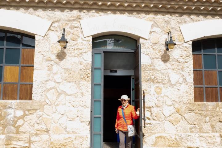 Las antiguas escuelas reconvertidas en Sala Zuloaga para muestras temporales de obra gráfica.