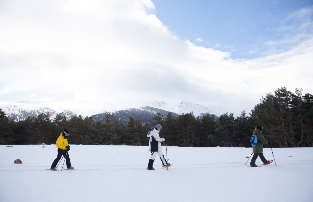 Las raquetas hacen que la nieve sea de todos