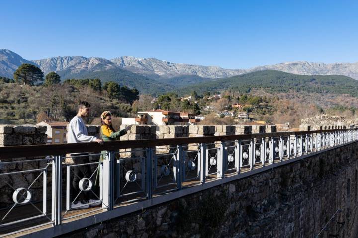 vistas sierra de gredos desde el castillo de arenas de san pedro