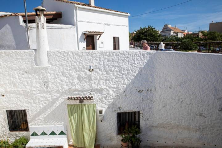 Podría ser un barrio cualquiera, pero aquí las casas están excavadas.