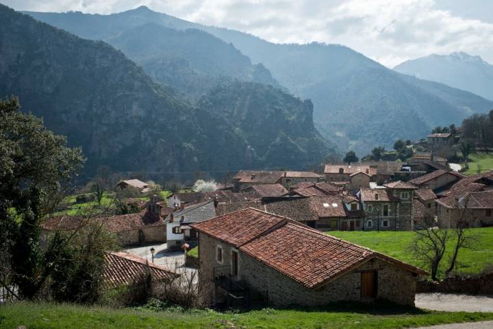 Vista sobre Mogrovejo, el pueblo de Pedro en la ficción. Foto: Sofía Moro.