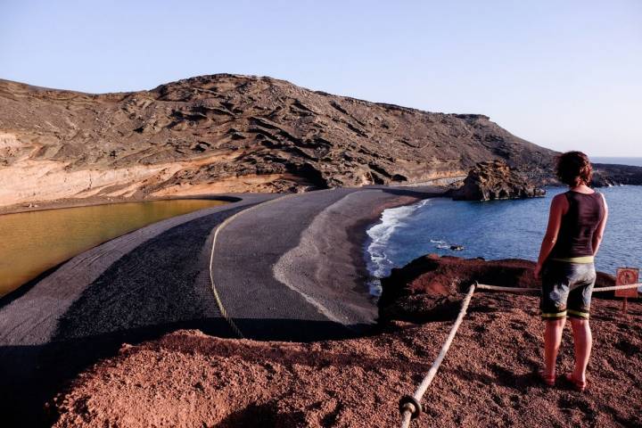 La playa, en la que tantas veces admiró atardeceres el escritor, está cerca de la Laguna Verde.