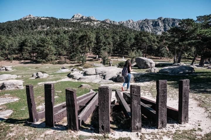 Las siete traviesas frente a los Siete Picos.