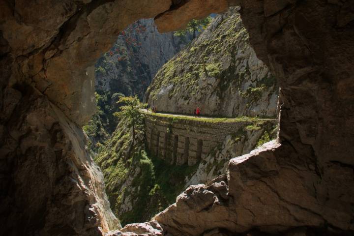 Recorriendo la ruta del Cares desde Poncebos.