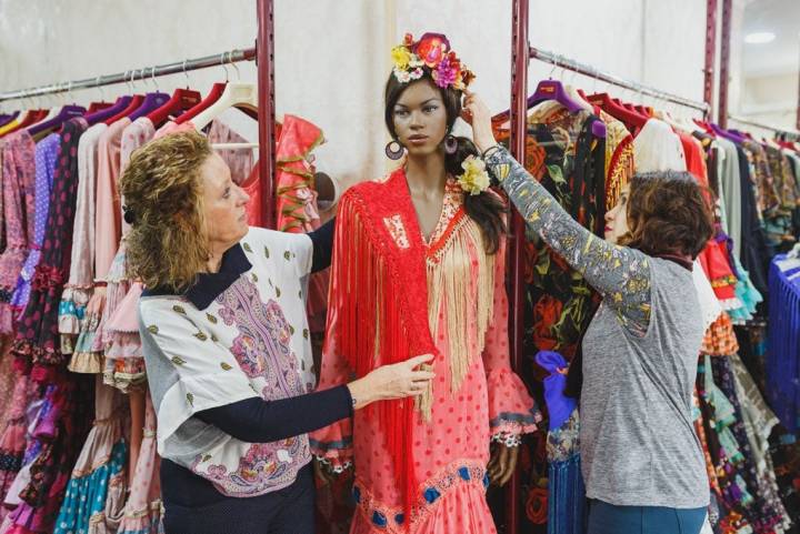 Varios de los vestidos del taller de Ángela y Adela.