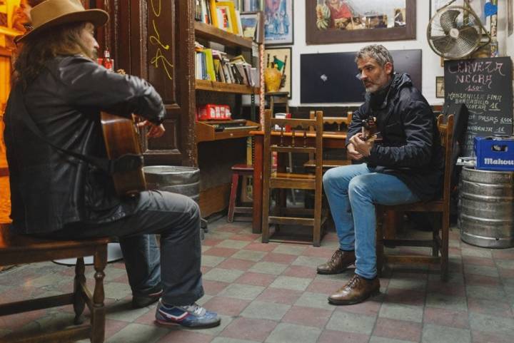 Las guitarras son protanistas en la Taberna Gonzalo Molina.