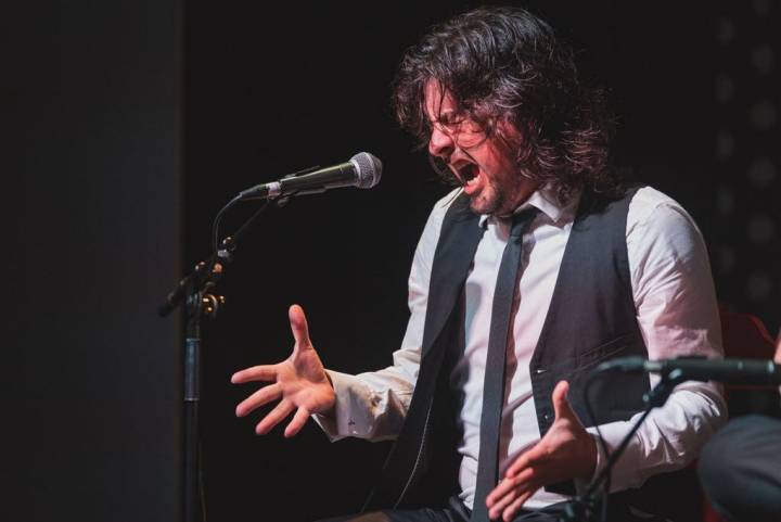 La Flamenquería tiene, además de escuela, un tablao flamenco donde actúan los artistas.