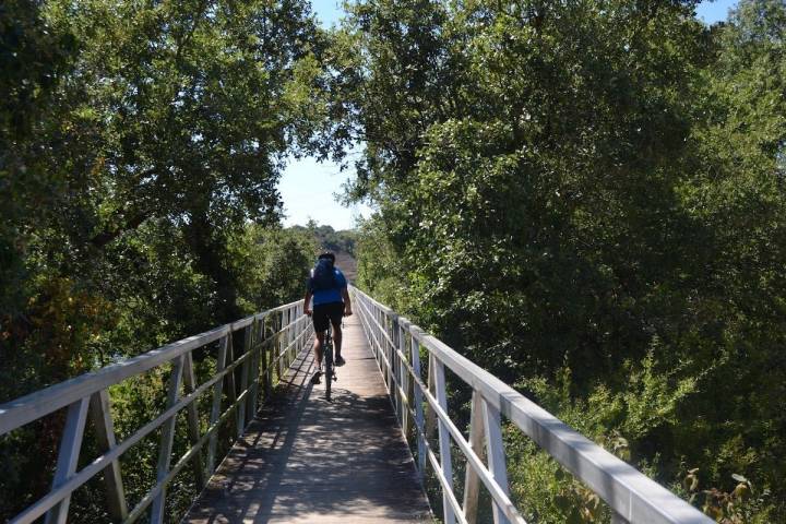 Otra pasarela para que no se pierda la emoción de la ruta.