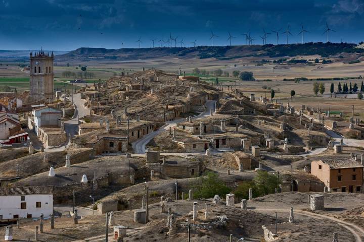 El curioso paraje del barrio de las Bodegas, en Baltanás.