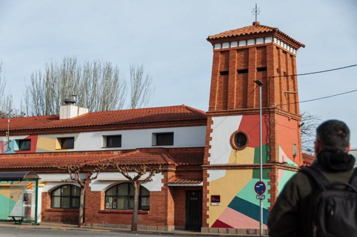 También se descubren edificios más modernos y redecorados como el viejo Matadero.