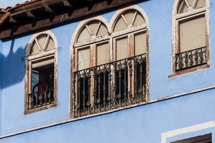 Durante la ruta van apareciendo fachadas históricas parecidas a cómo pudieron ser eran en el siglo XVIII.