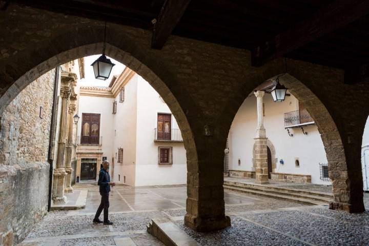 Ruta Maestrazgo Teruel La Iglesuela plaza