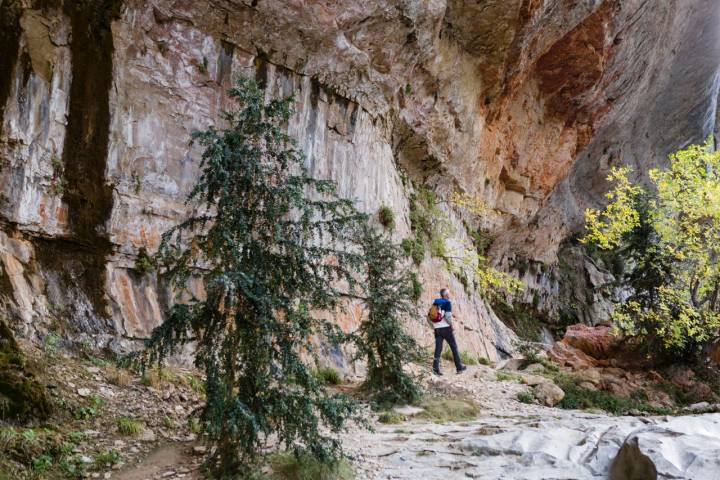 Abrigo rocoso en el nacimiento del río Pitarque