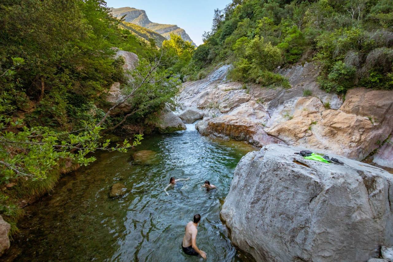 Buscando el baño del monje por un prepirineo selvático