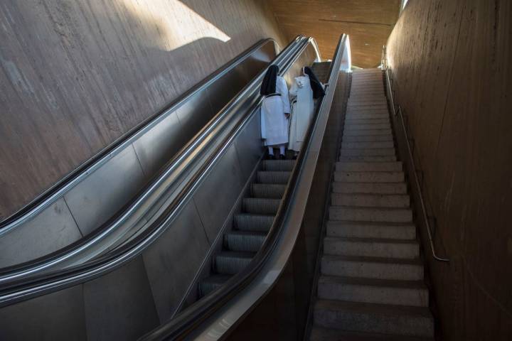 Subida al Barrio de los Conventos desde las escaleras mecánicas del Paseo de Recadero.